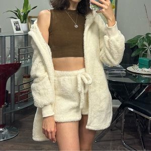 [SOLD] White Fluffy soft cloud robe lounging